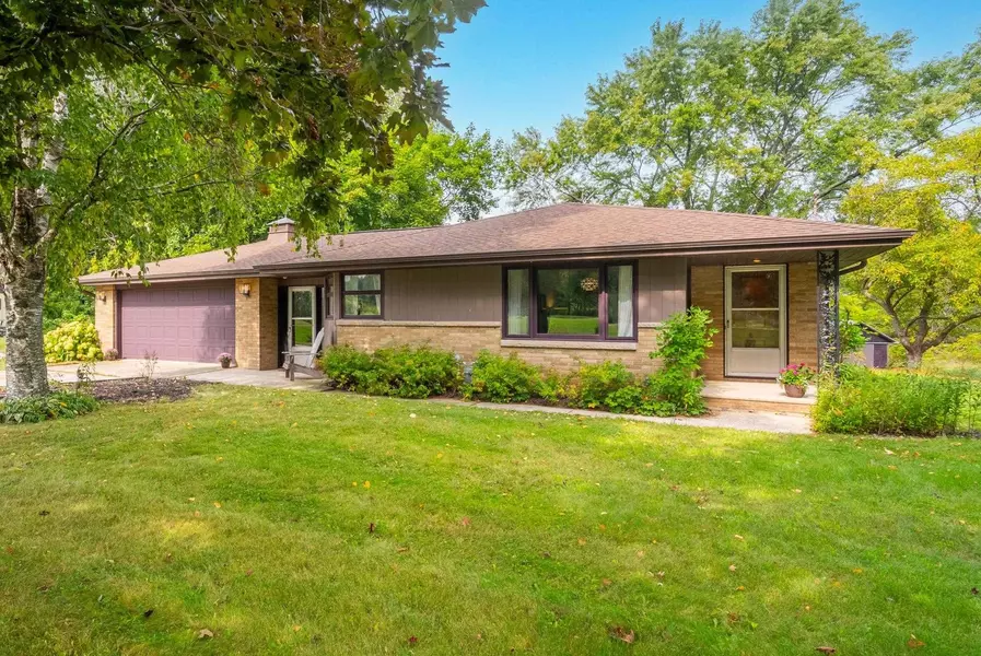 6227 STURGEON BAY RD, Luxemburg, WI 54217-9111
