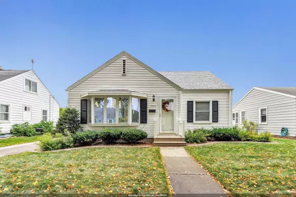 1033 LARK ST, Green Bay, WI 54303