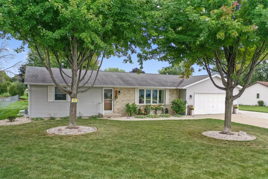 1883 MAC LN, Green Bay, WI 54311-6411