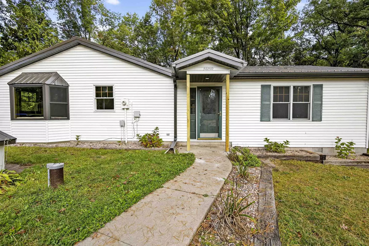 Shawano, WI 54166-4817,N6940 MENOMINEE DR