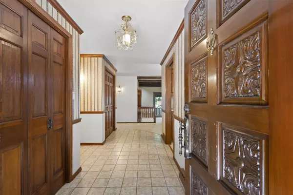 Green Bay, WI 54304,2466 PARKWOOD DR