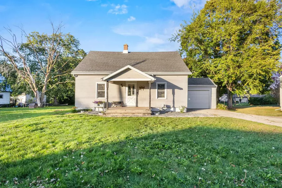 560 GREEN BAY RD, Denmark, WI 54208