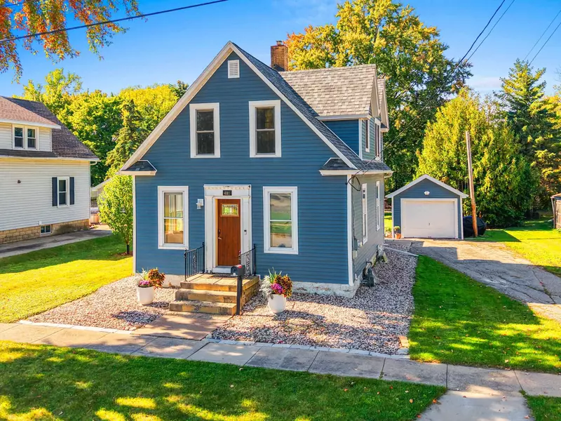 401 VAN ST, Neenah, WI 54956