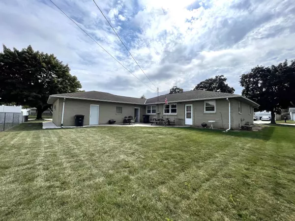 Green Bay, WI 54304-4102,1060 APRIL LN