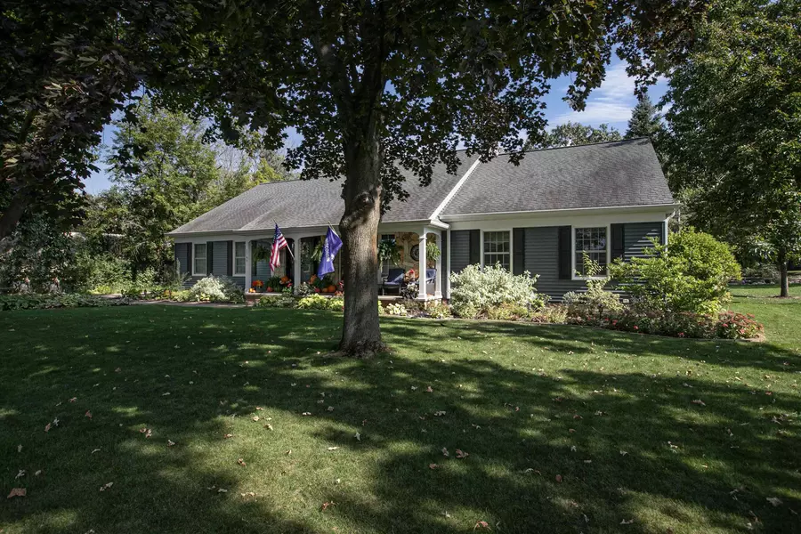 1760 LAKE BREEZE RD, Oshkosh, WI 54904-9382