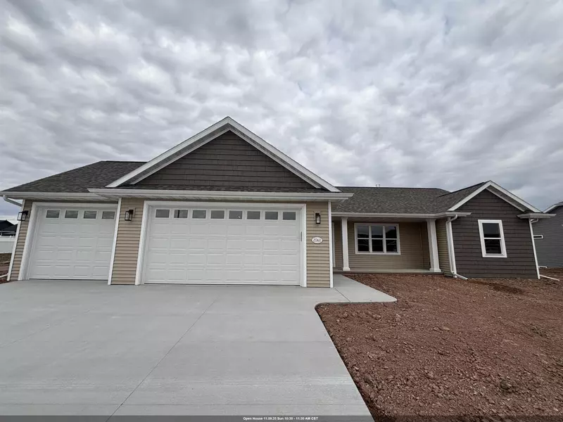 2060 BEAR PAW TRL, Kaukauna, WI 54130