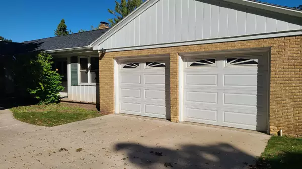 Green Bay, WI 54301-1322,510 W BRIAR LN