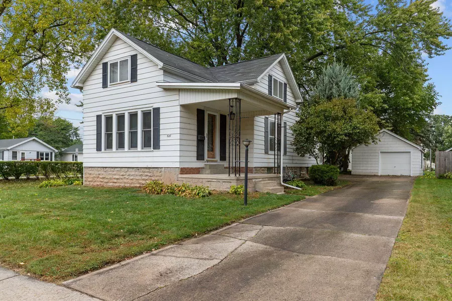 854 OSBORN AVE, Oshkosh, WI 54902-6356