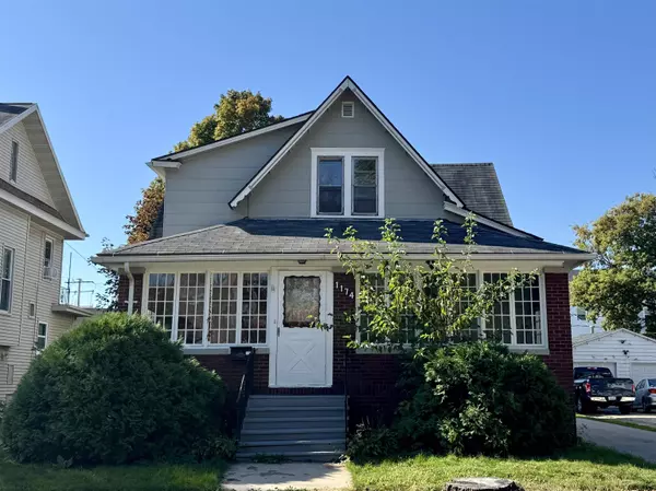 1174 CHERRY ST, Green Bay, WI 54301-4740