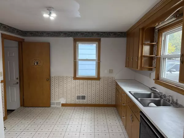 Shawano, WI 54166-3357,1046 S SAWYER ST