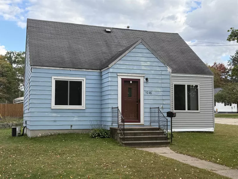 1046 S SAWYER ST, Shawano, WI 54166-3357