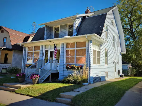 1032 MT VERNON ST, Oshkosh, WI 54901