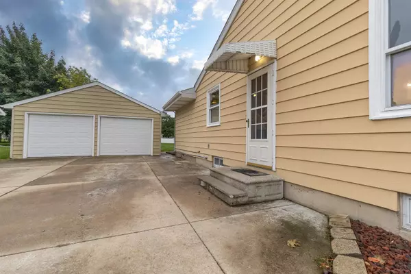 Hortonville, WI 54944,214 E TOWNE DR
