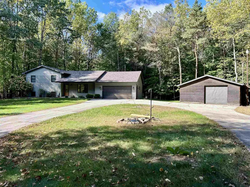 3356 SPUR LN, Suamico, WI 54313