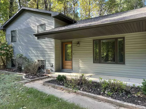 Suamico, WI 54313,3356 SPUR LN