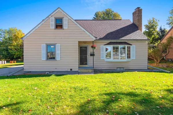 2200 S GREENVIEW ST, Appleton, WI 54915