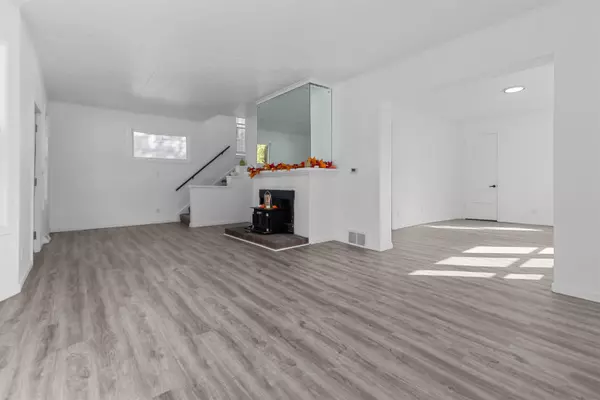 Fond Du Lac, WI 54935,100 W DIVISION ST