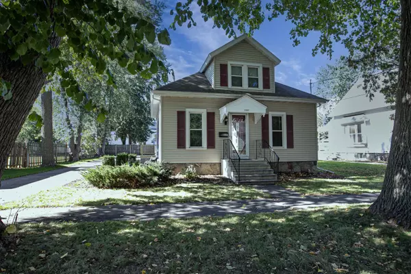 1327 N HARRIMAN ST, Appleton, WI 54911
