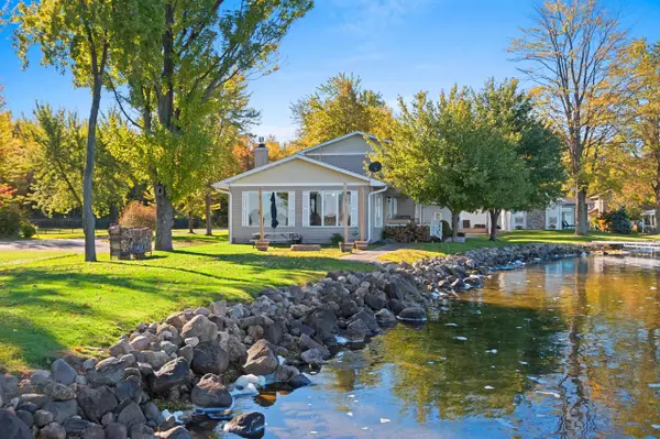 W4874 SWAN ACRE DR, Cecil, WI 54111-9413