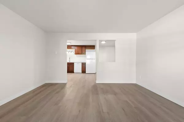 Ashwaubenon, WI 54304,2130 ELMVIEW DR #H