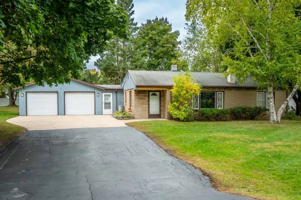 2427 BARBARA AVE, Appleton, WI 54915