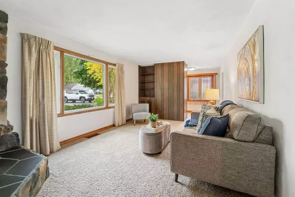 Appleton, WI 54915,2427 BARBARA AVE