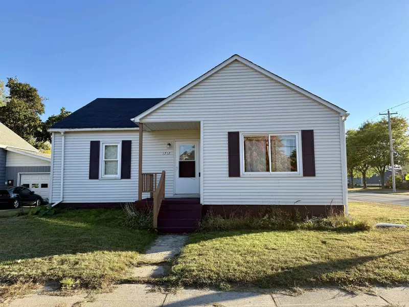 1717 23RD AVE, Menominee, MI 49858