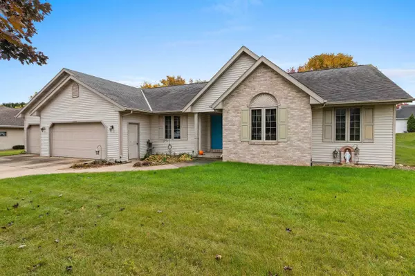 2673 GARDEN RIDGE TRL, Green Bay, WI 54313-7195