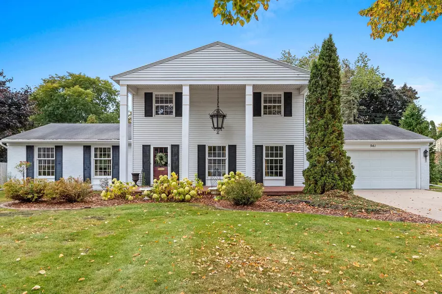 541 W BRIAR LN, Green Bay, WI 54301-1321