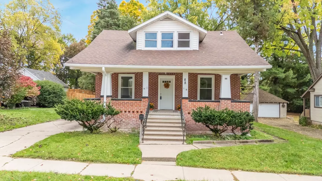 88 N CLINTON AVE, Clintonville, WI 54929