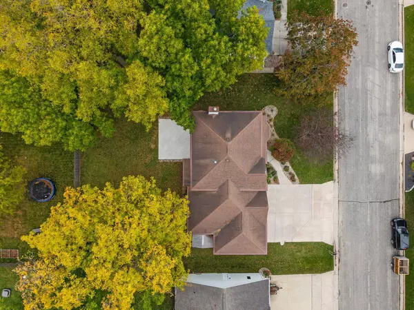 Neenah, WI 54956,1017 WESTWIND DR