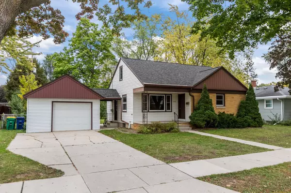 1102 THORNDALE ST, Green Bay, WI 54304