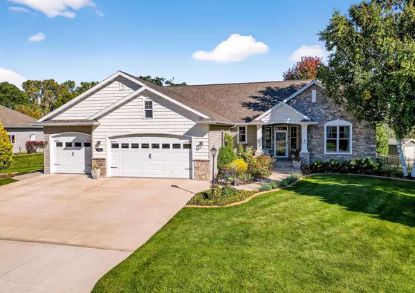 1516 KINGSWOOD DR, Neenah, WI 54956