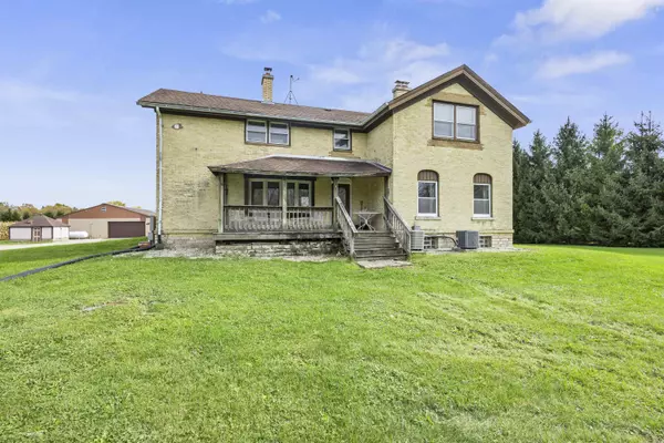 W227N8720 TAMARACK RD, Sussex, WI 53089-1312