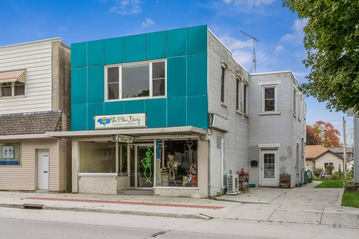 New Holstein, WI 53061,2114 WISCONSIN AVE