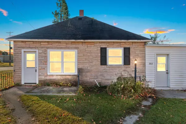 202 SHERMAN ST, Oconto Falls, WI 54154