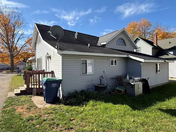 Clintonville, WI 54929-1453,98 10TH ST