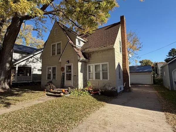 Clintonville, WI 54929-1250,124 N CLINTON AVE