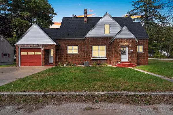 702 MIRA AVE, Crivitz, WI 54114