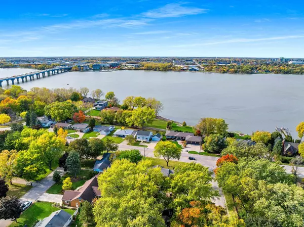 Green Bay, WI 54301,2584 RIVERSIDE DR