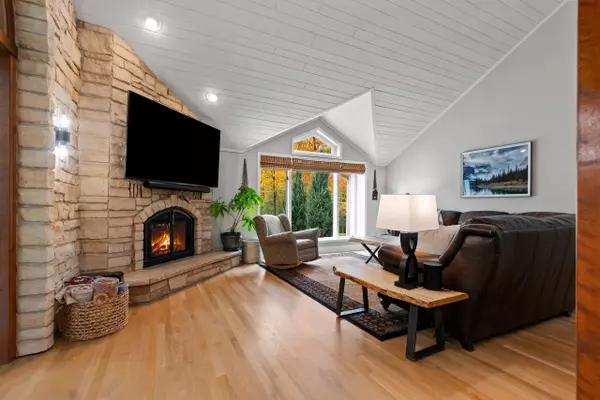 Appleton, WI 54914,133 S PINE CT