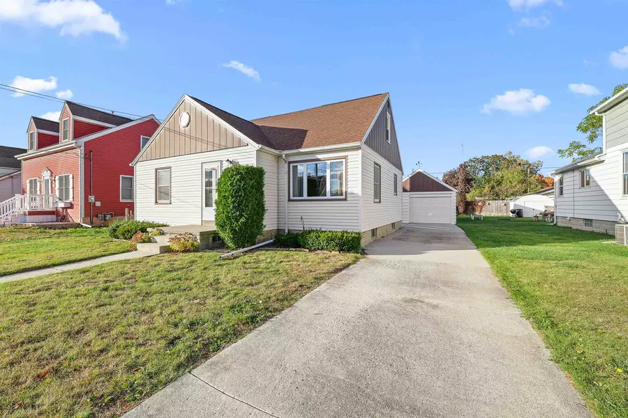 1852 BELMONT ST, Manitowoc, WI 54220