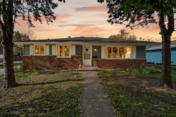 1925 N SUPERIOR ST, Appleton, WI 54911