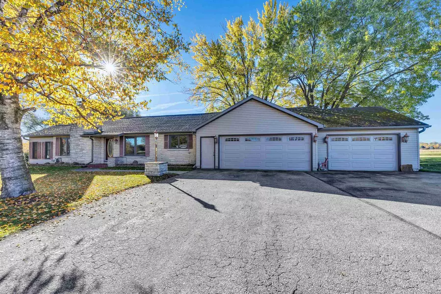 W7571 CTY RD M, Shawano, WI 54166