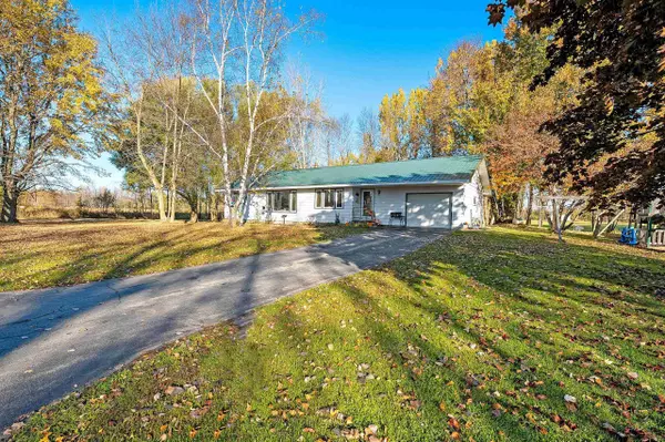 W4716 APPLE LN, Marinette, WI 54143