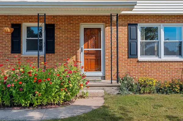 Oshkosh, WI 54902,876 W 19TH AVE