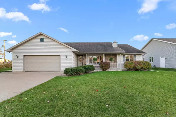 1390 WILLOW BEND LN, Oshkosh, WI 54904