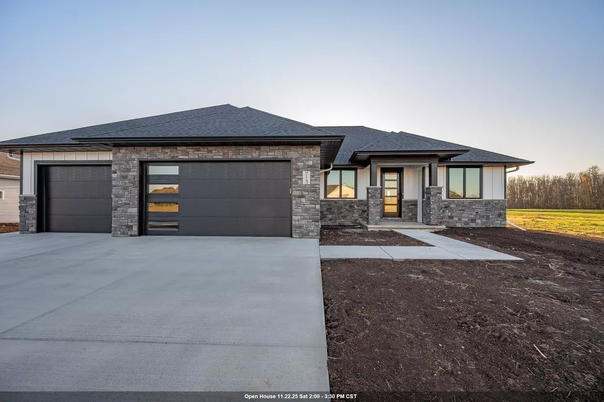 Wrightstown, WI 54180,713 ROYAL ST PATS DR