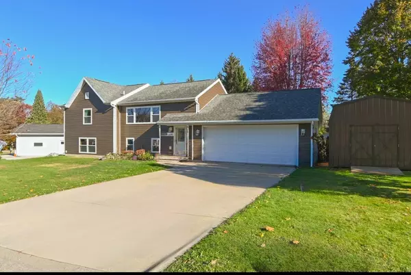 Shawano, WI 54166,125 HILLSIDE LN