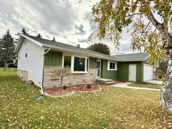 Fond Du Lac, WI 54935,890 MEQUON AVE